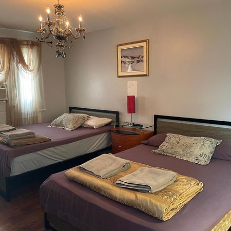 Self Service Small Breakfast, 2 Double Beds Private Room 몬트리올 외부 사진