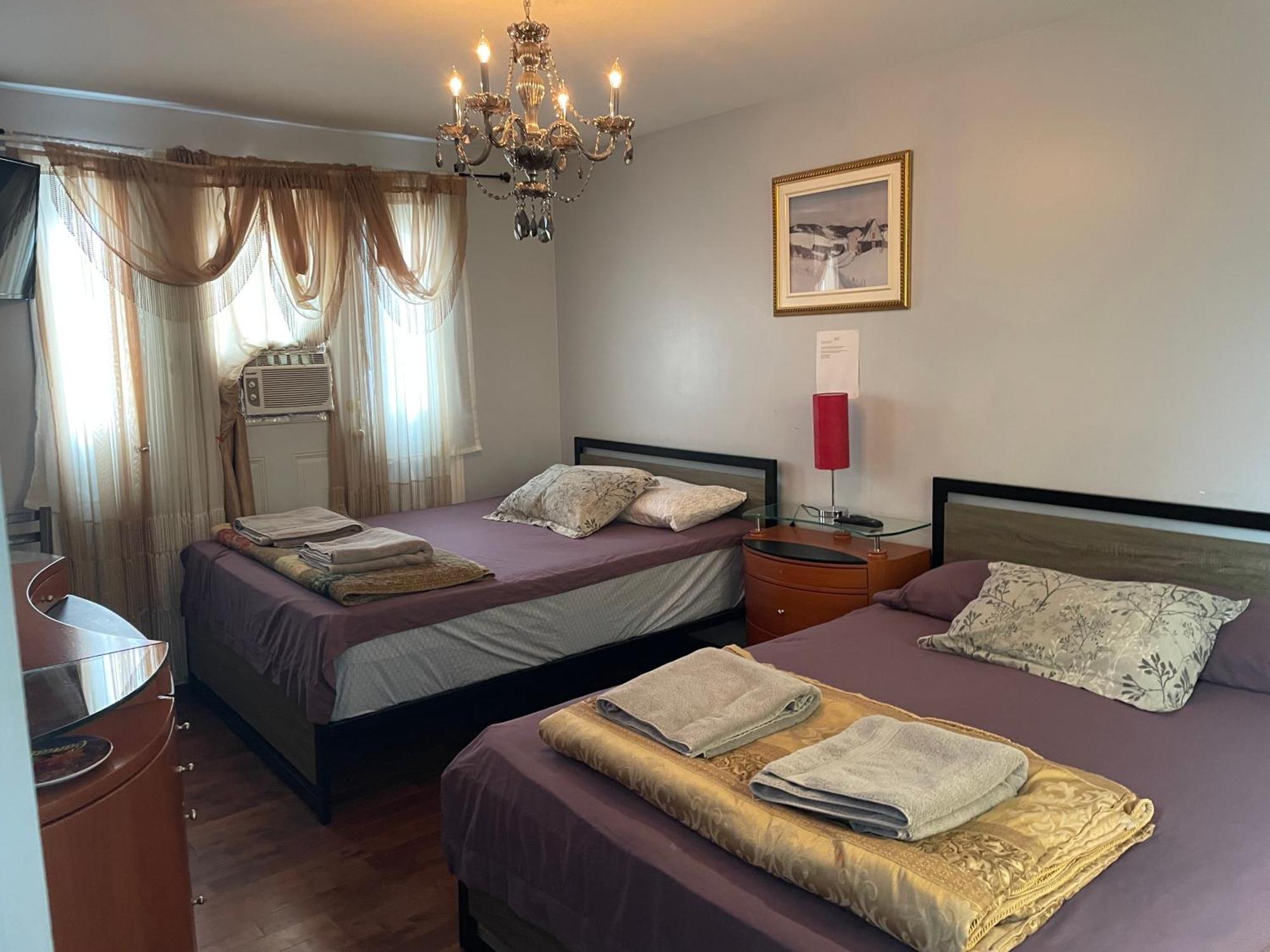 Self Service Small Breakfast, 2 Double Beds Private Room 몬트리올 외부 사진