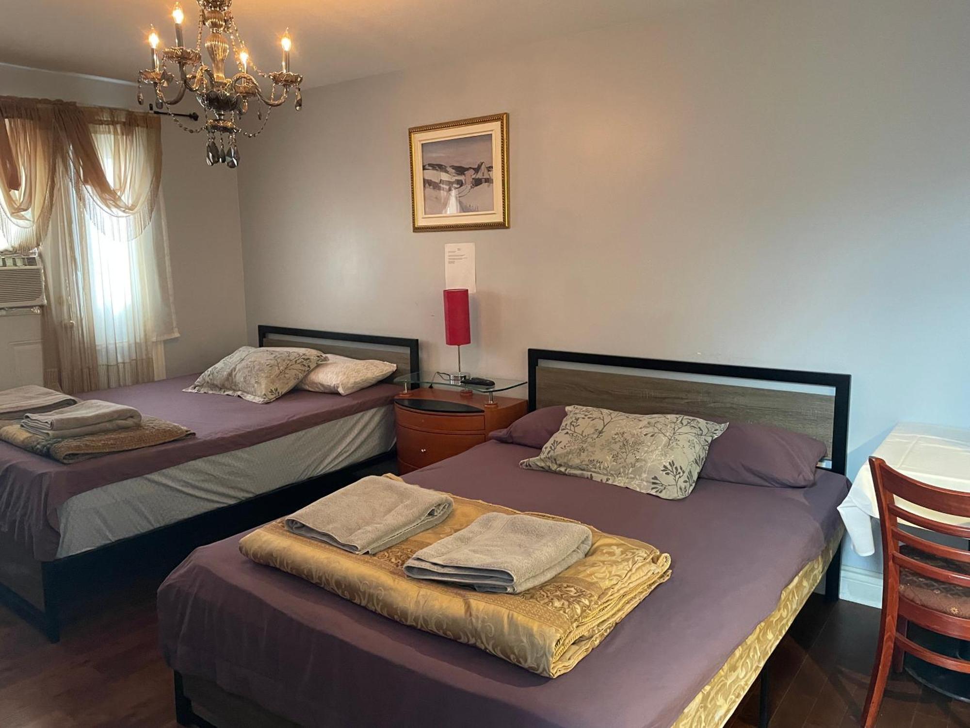Self Service Small Breakfast, 2 Double Beds Private Room 몬트리올 외부 사진