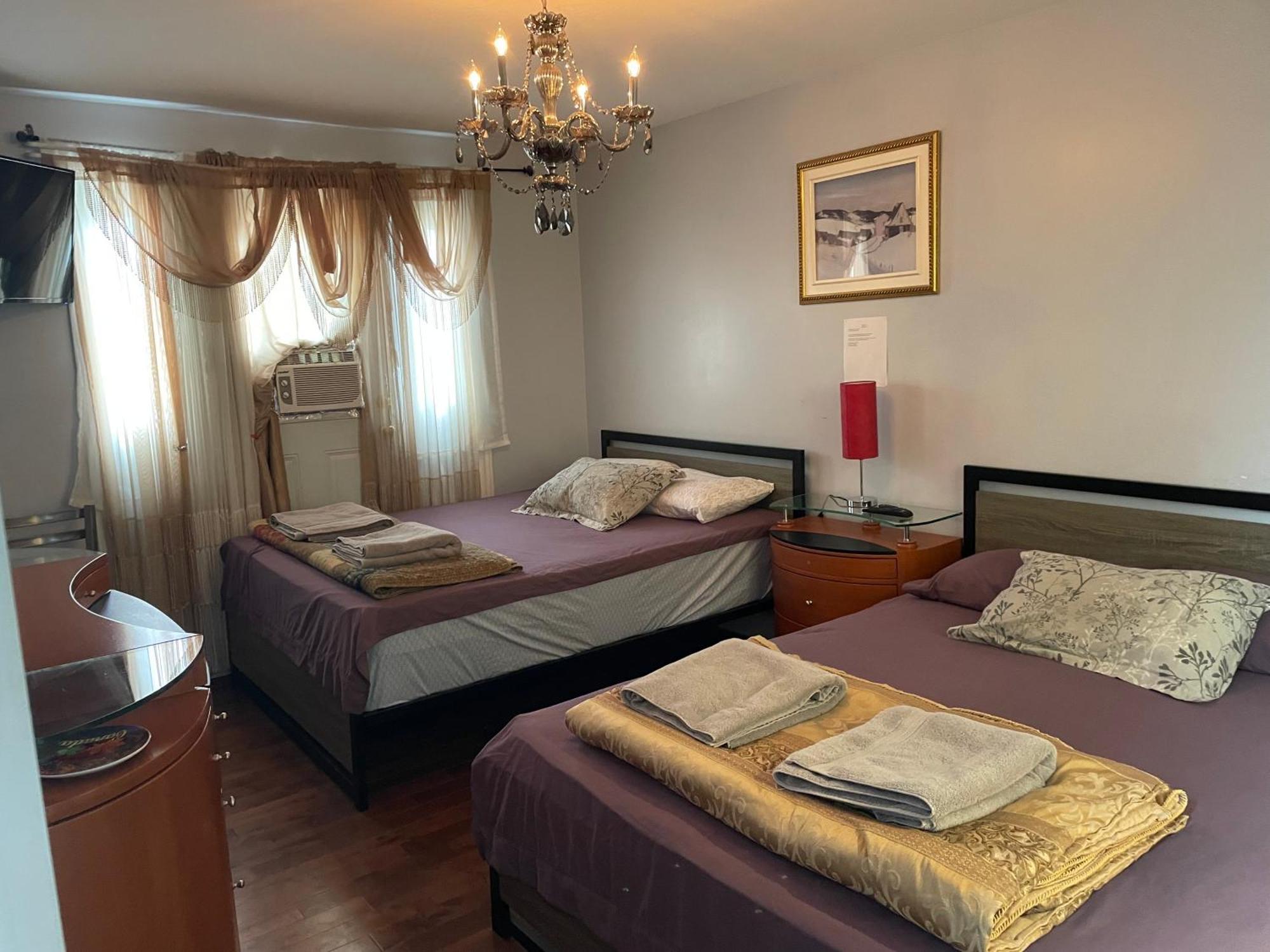 Self Service Small Breakfast, 2 Double Beds Private Room 몬트리올 외부 사진